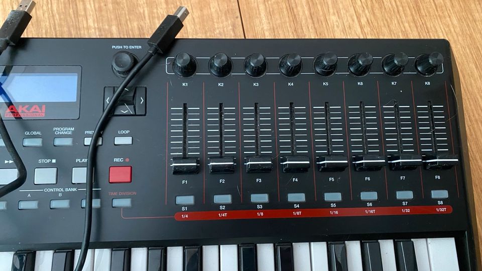 Akai Professional MPK 249 inkl. USB Kabel in Hannover
