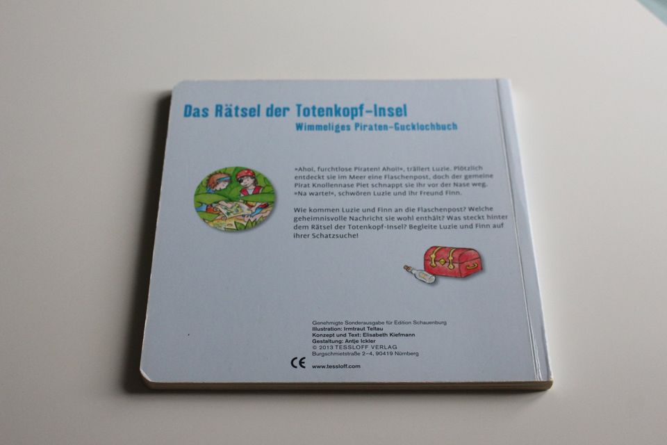 Das Rätsel der Totenkopfinsel - Guckloch-Bilderbuch in Hamburg