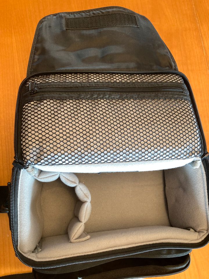 Kameratasche Lowepro schwarz 26x16x16 federleicht! wie NEU in Erlangen