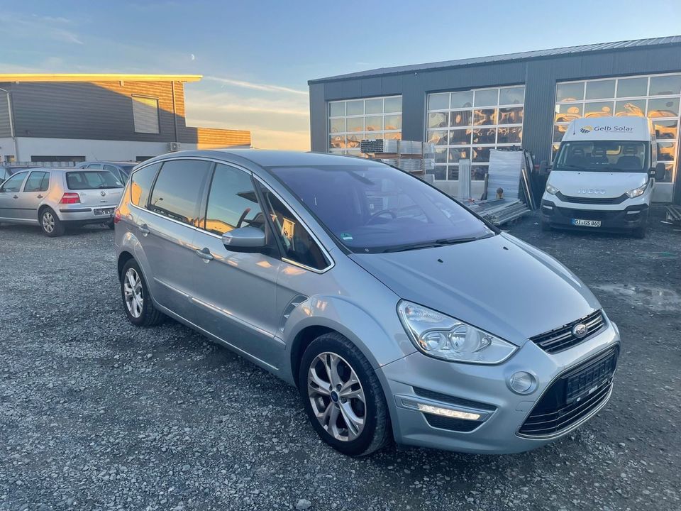 Ford S-Max Titanium in Hungen