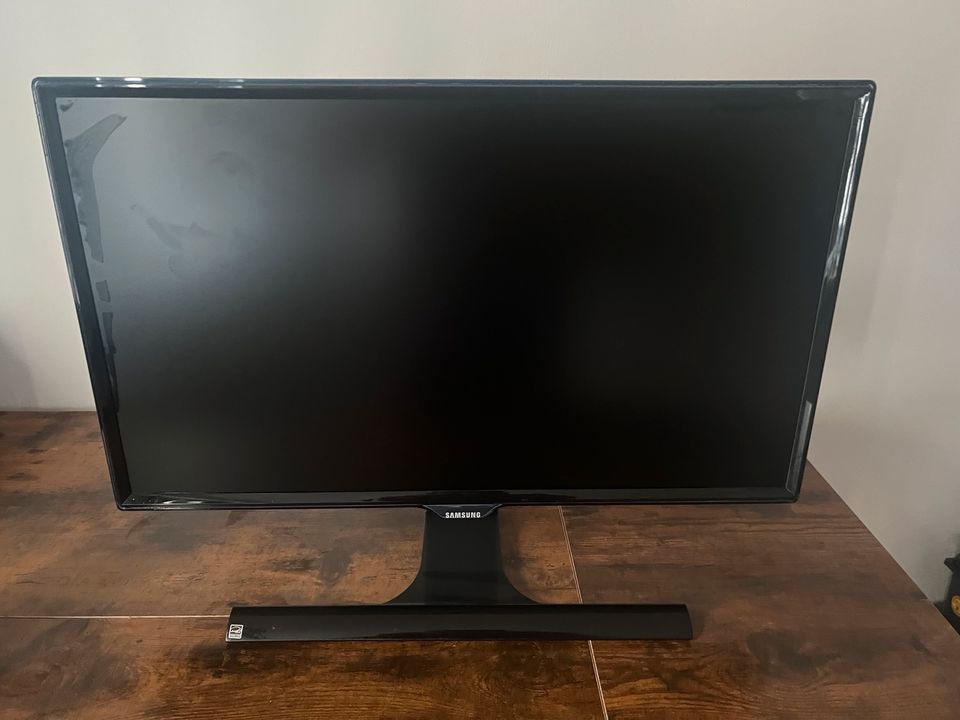 Samsung Monitor S24E390HL in Duisburg