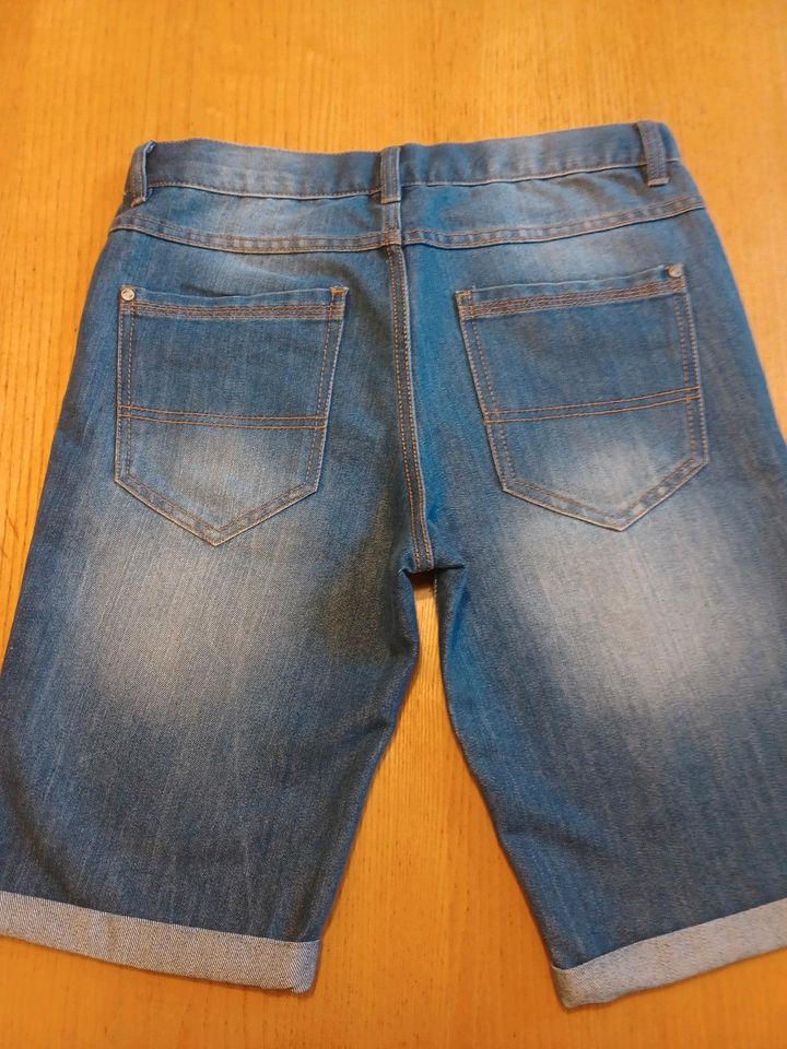 Kurze Hose Jeans Short Gr. 164, wie neu in Velden