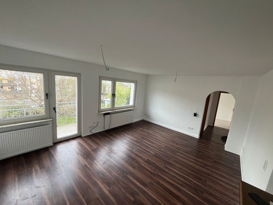 Neu!! 3,5 Zimmer renoviert, 2 Balkone, Blick ins Grüne in Duisburg