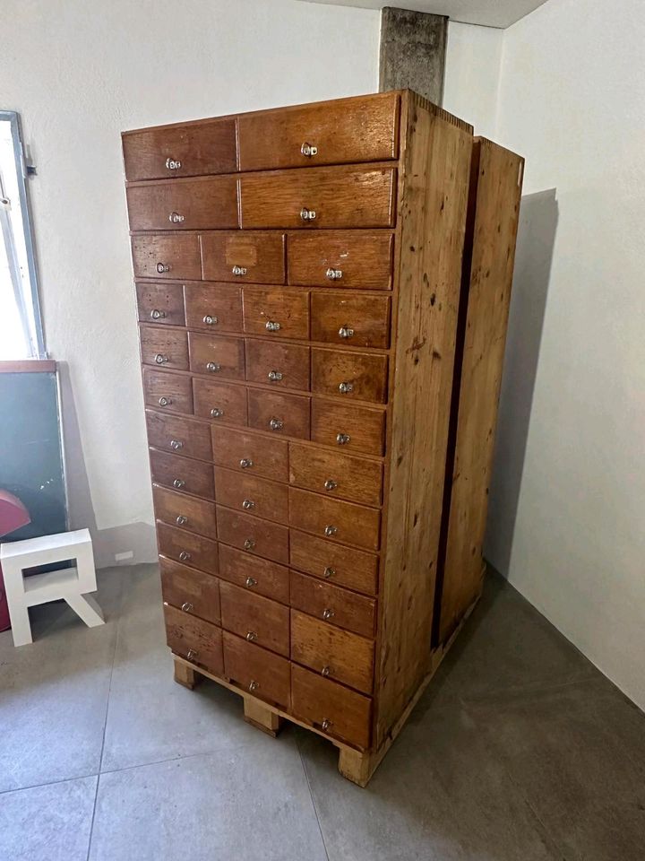 Schubladenkommode, Holzschrank in Schöffengrund