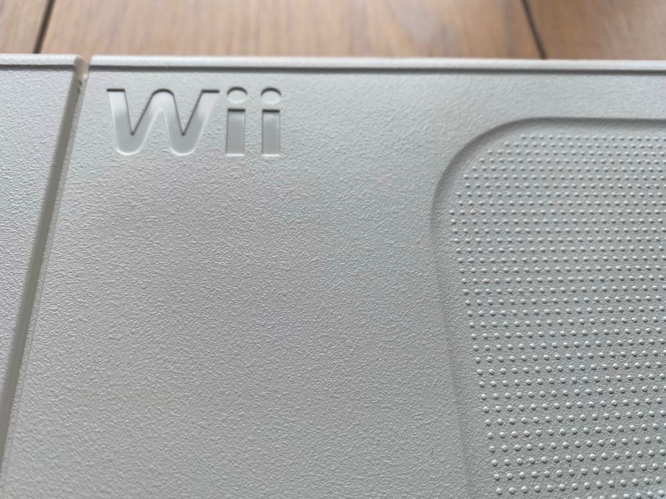 Nintendo Wii Fit Plus Balance Board + DVD in Wildeshausen