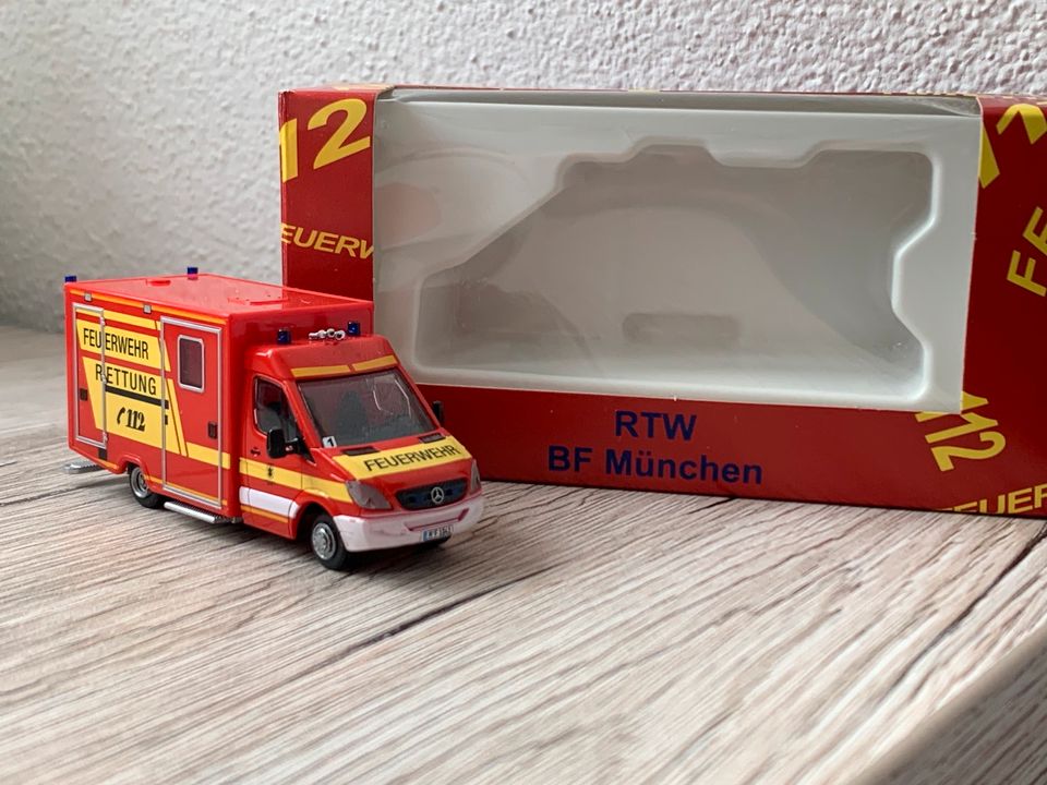 Rietze MB Sprinter RTW Feuerwehr BF München FW1 in Röhrmoos