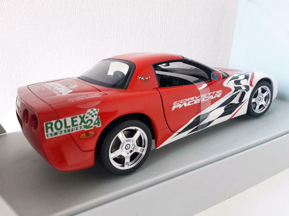 Chevrolet Corvette C5 Pace Car Daytona 99 1:18 UT Models OVP in Naumburg 