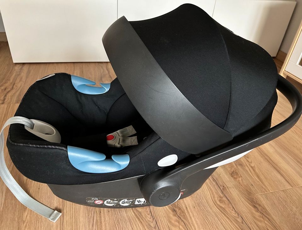 Cybex GOLD Babyschale Aton M i-Size in Ditzingen