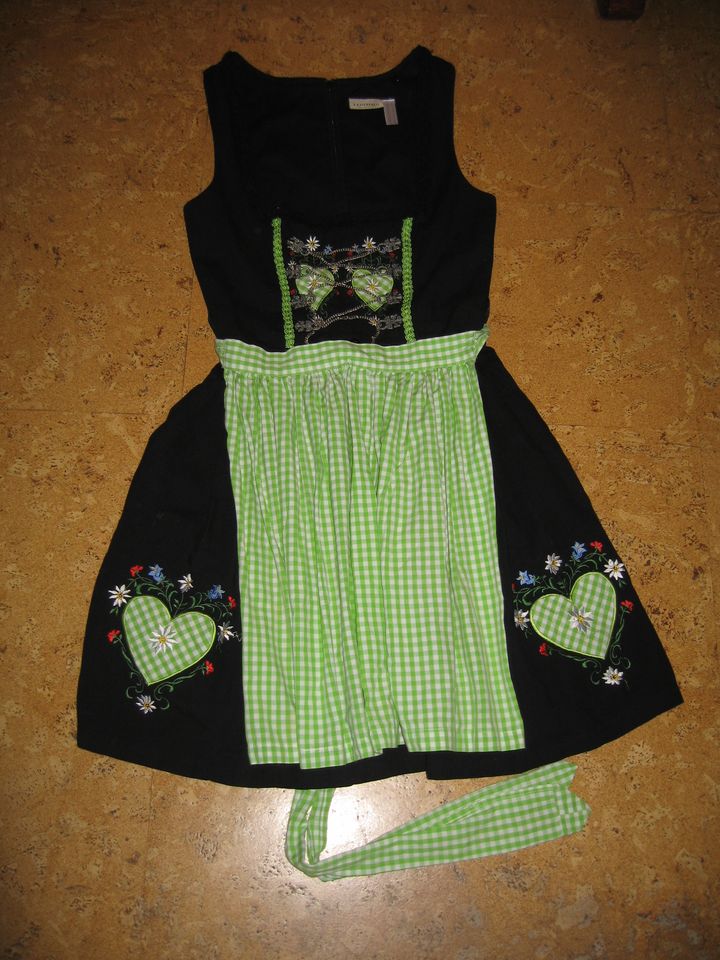 Dirndl mit Bluse in Lichtenfels