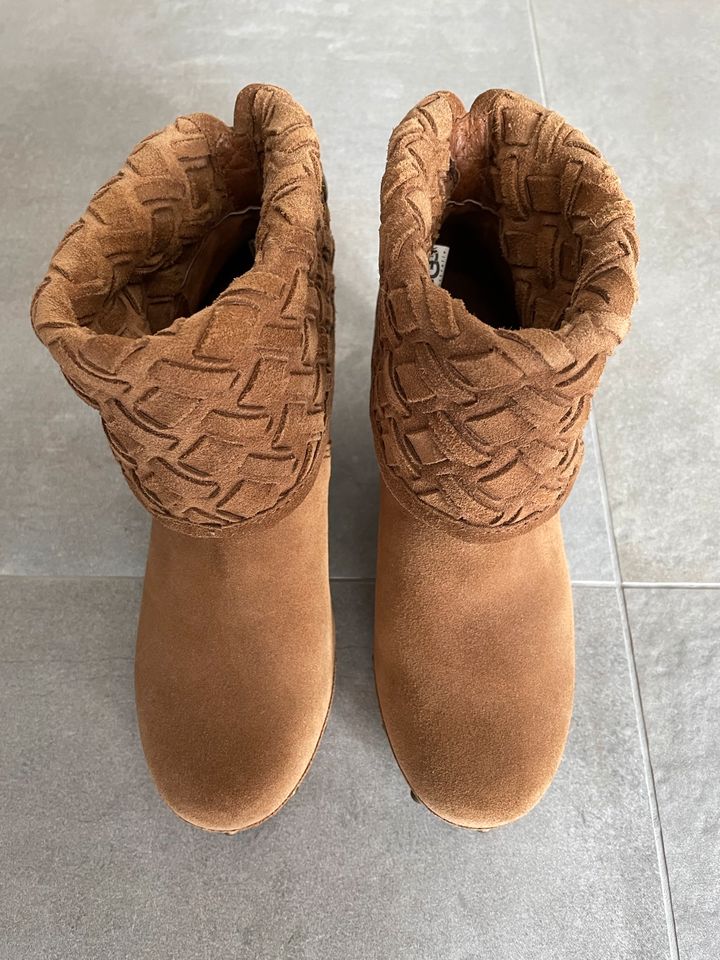 UGG Stiefeletten aus Leder mit Absatz in Bochum