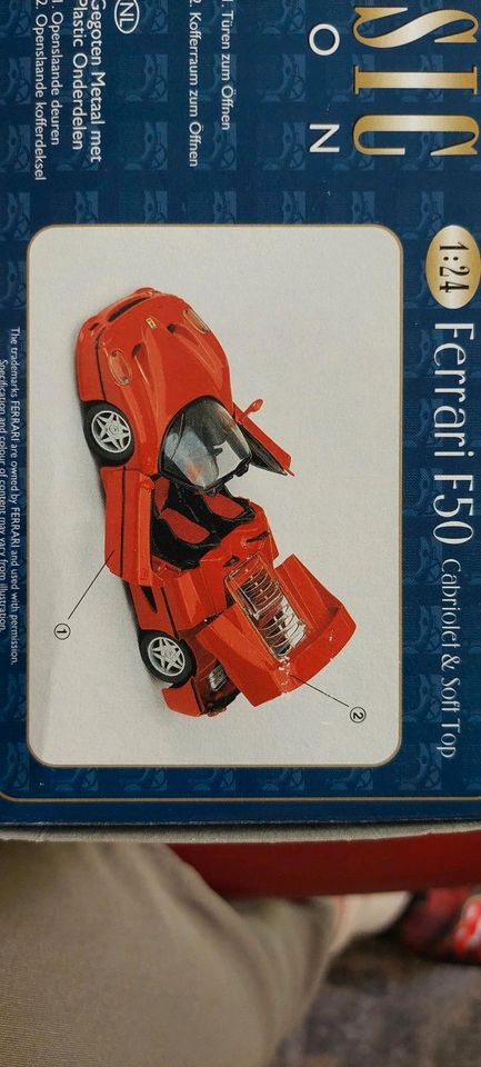 Modellauto FERRARI Cabrio 1:24 rot original verpackt in Pfarrkirchen