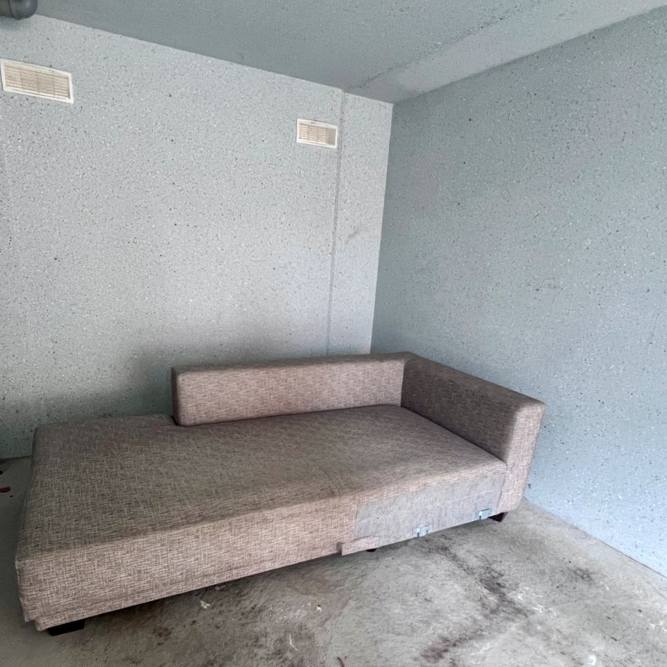 Ecksofa, Schlaf Sofa , mit 3 Kissen und Bettkasten von XXL Lutz in Nürnberg (Mittelfr)