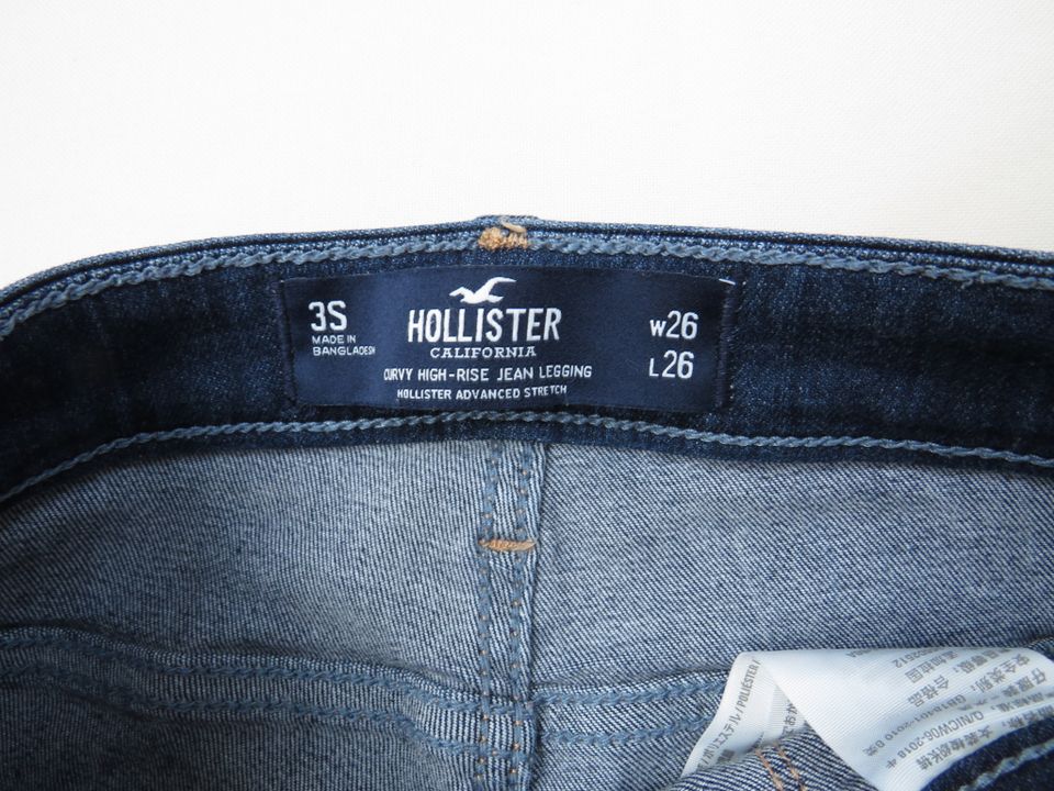 dunkelblaue Jeans von Hollister, Gr. 34 (W26 / L26) in Thyrnau