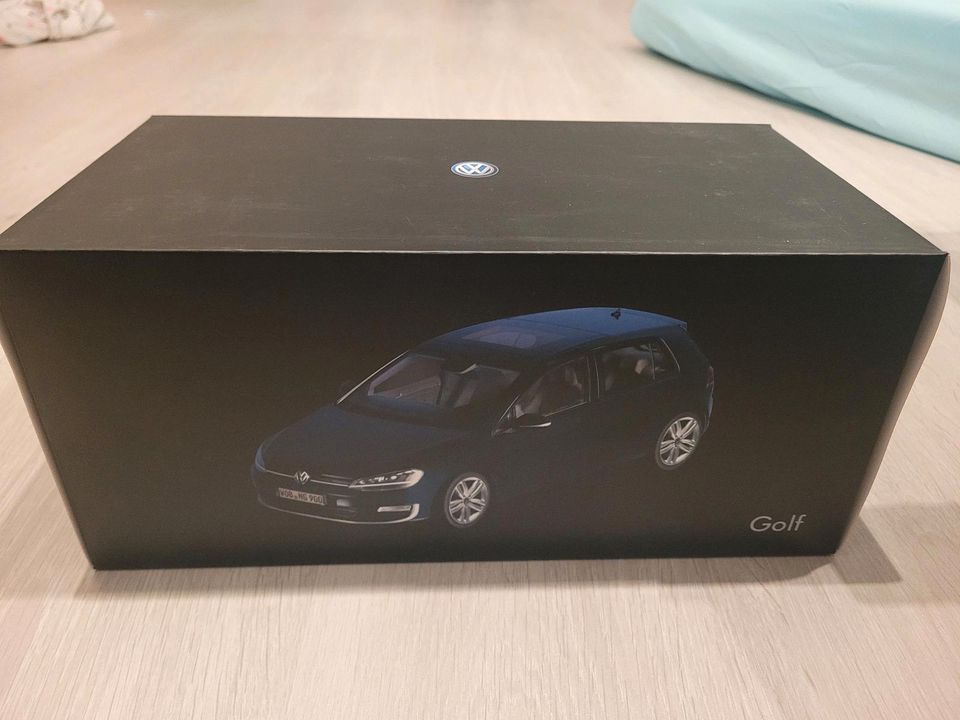 VW Golf 7 1:18 Norev in Mönchengladbach