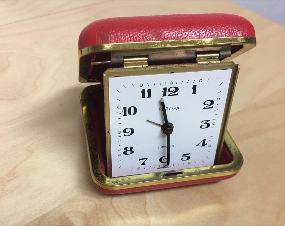 Antiker Wecker/ Taschenuhr Europa,Echt Leder, Vintage, 50er in  Rheinland-Pfalz - Bendorf | Kunst und Antiquitäten gebraucht kaufen | eBay  Kleinanzeigen ist jetzt Kleinanzeigen