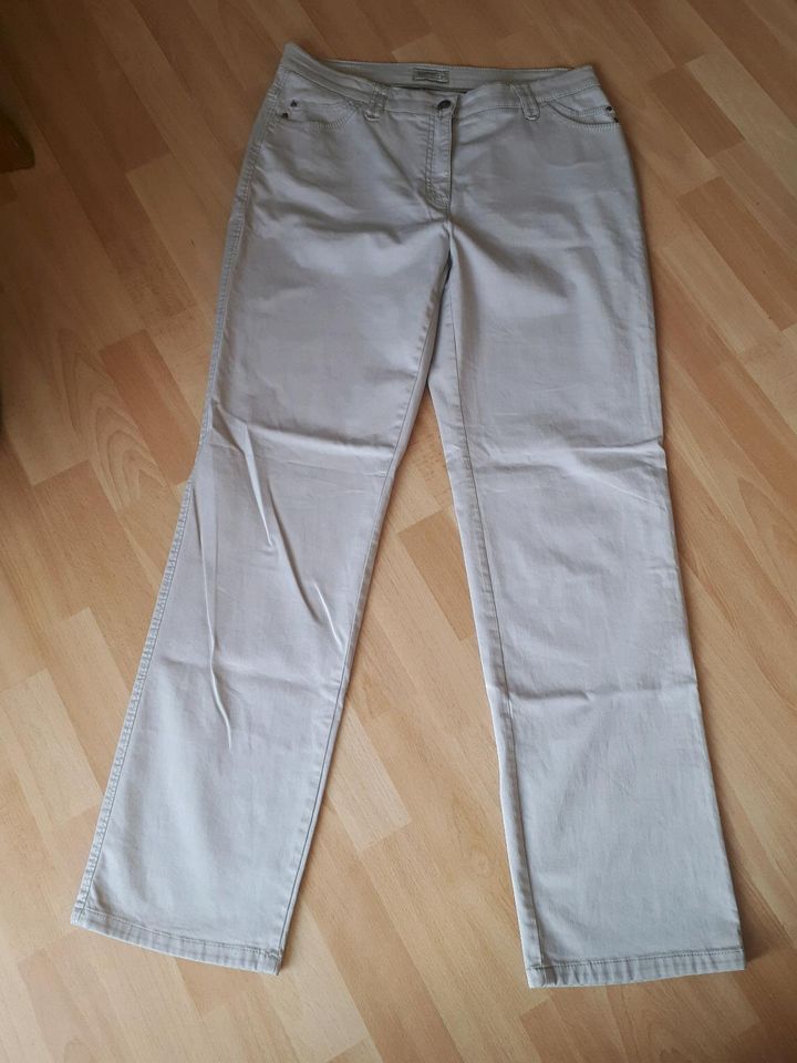 Moderne Damen Jeans Hose Größe 42 in Monheim am Rhein