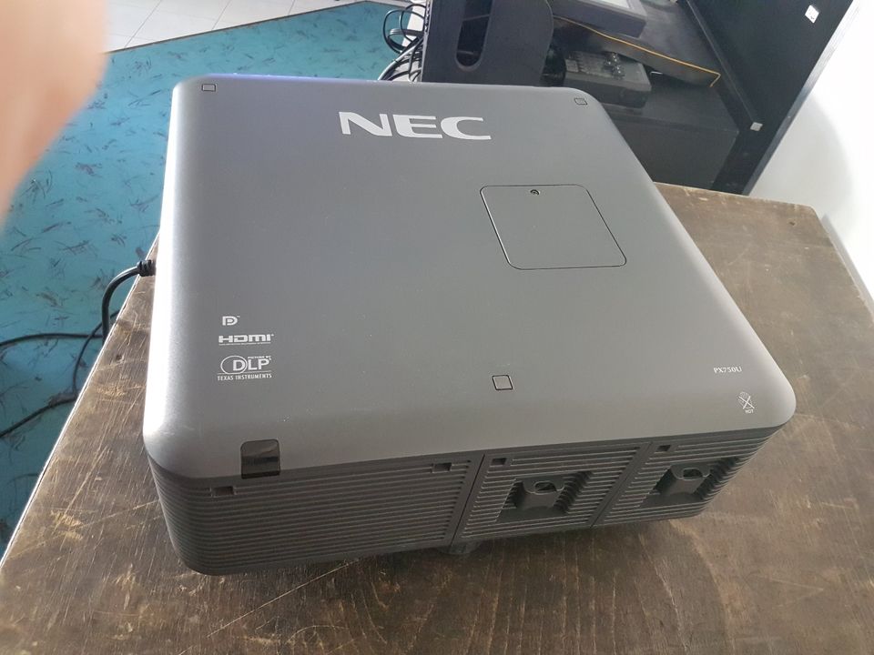 NEC Beamer NEC PX750 U2 7500 Ansi WUXGA inkl Objektiv NP18ZL in Karlsruhe