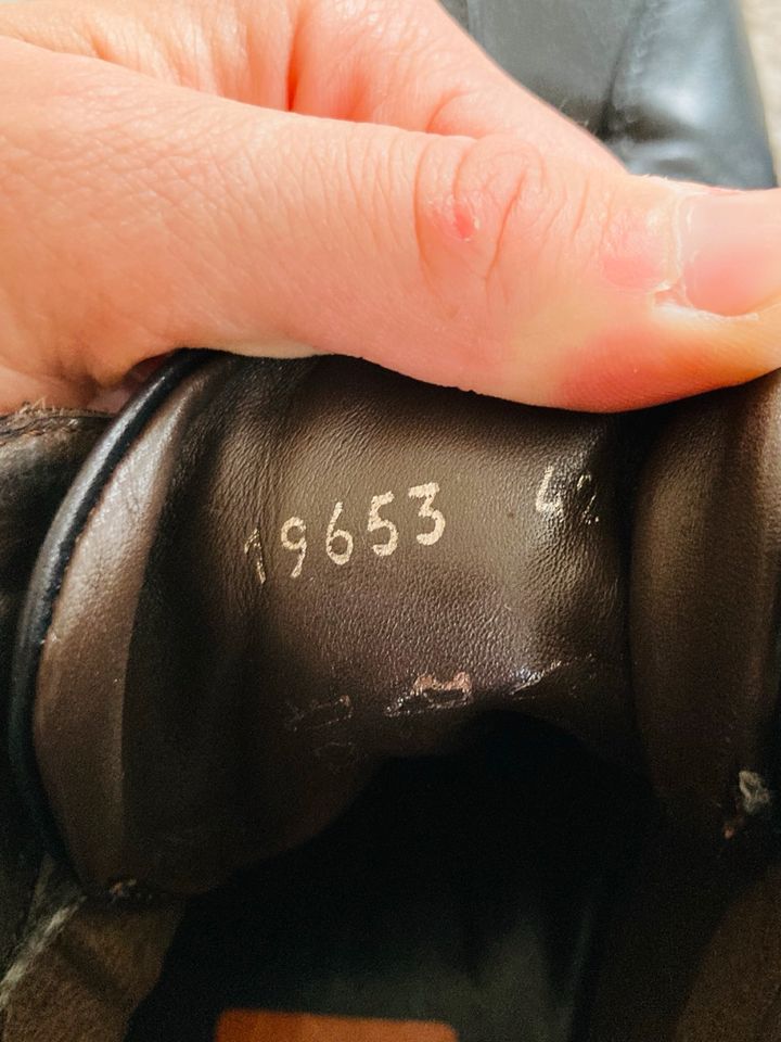 Stiefel Hugo Boss 42 Schuhe in Erding