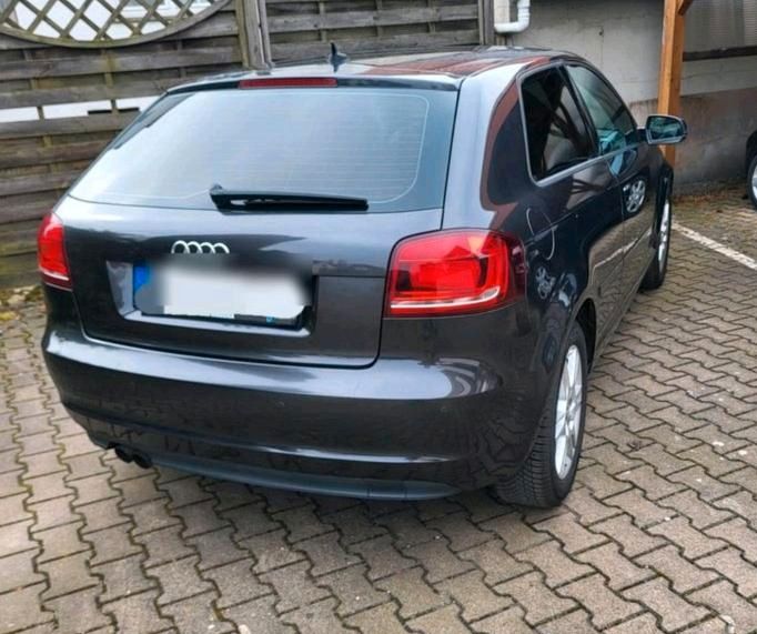Audi A 3 S tronic Automatik in Lage
