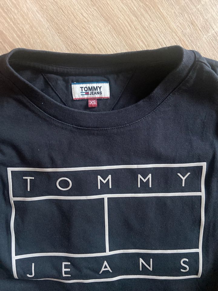 Tommy Jeans Hilfiger t shirt size XS in Leipzig