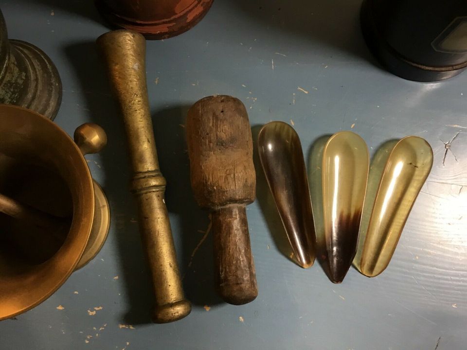 Apotheker Konvolut, Mörser, Karaffen, Apothekerglas, Dosen in Flintbek