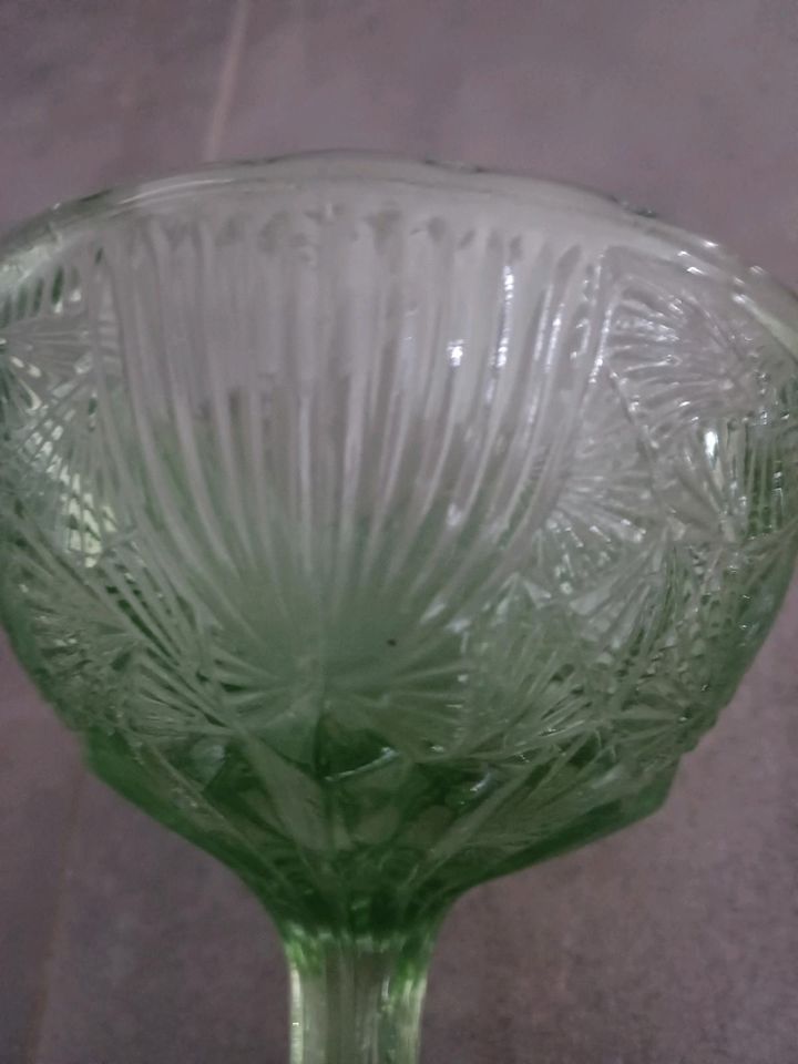 DDR SCHALE GLAS KONFEKTSCHALE GRÜN ALT DEKORATION SAMMELN in Erlau