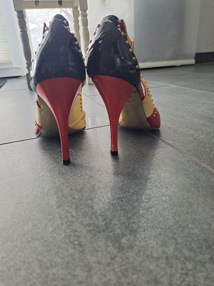 High Heels Echtleder mit Nieten gold schwarz rot, Gr.38 in Monschau