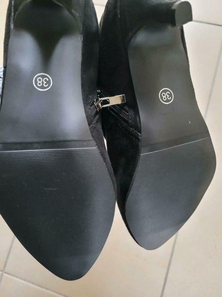 Damen Stiefelette 38 schwarz NEU in Neuwied