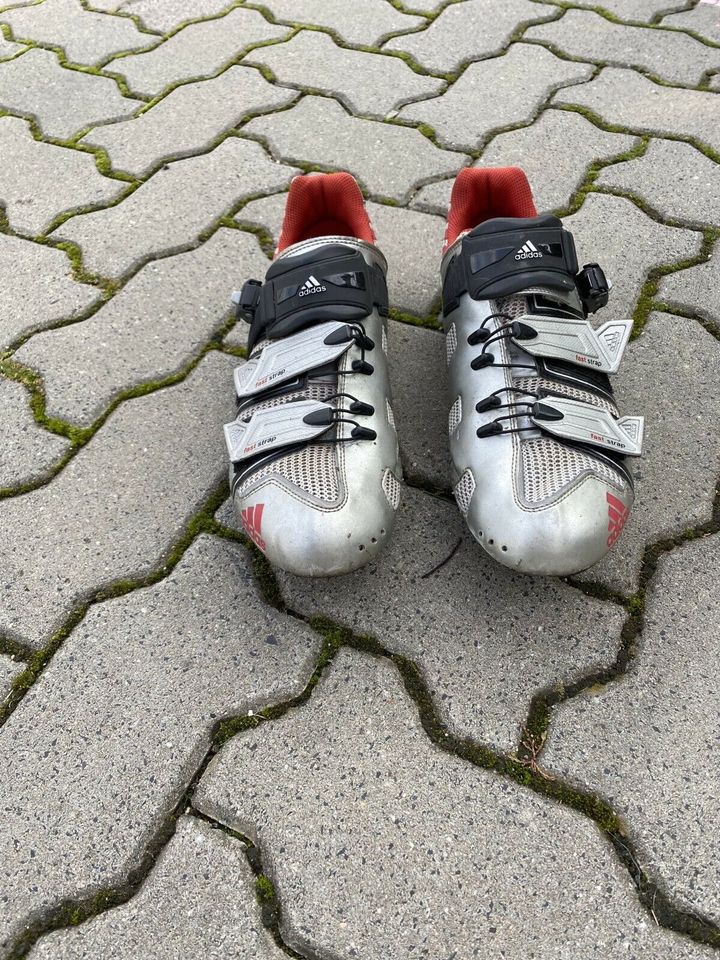 Adidas Rennrad Schuhe Carbon Sohle Gr.44 in Hohenstein