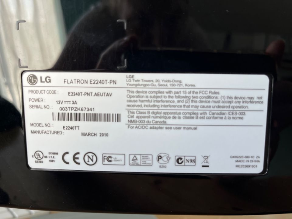 LG Monitor 21,5" FullHD, LED, Flatron E2240T-PN in Zusmarshausen