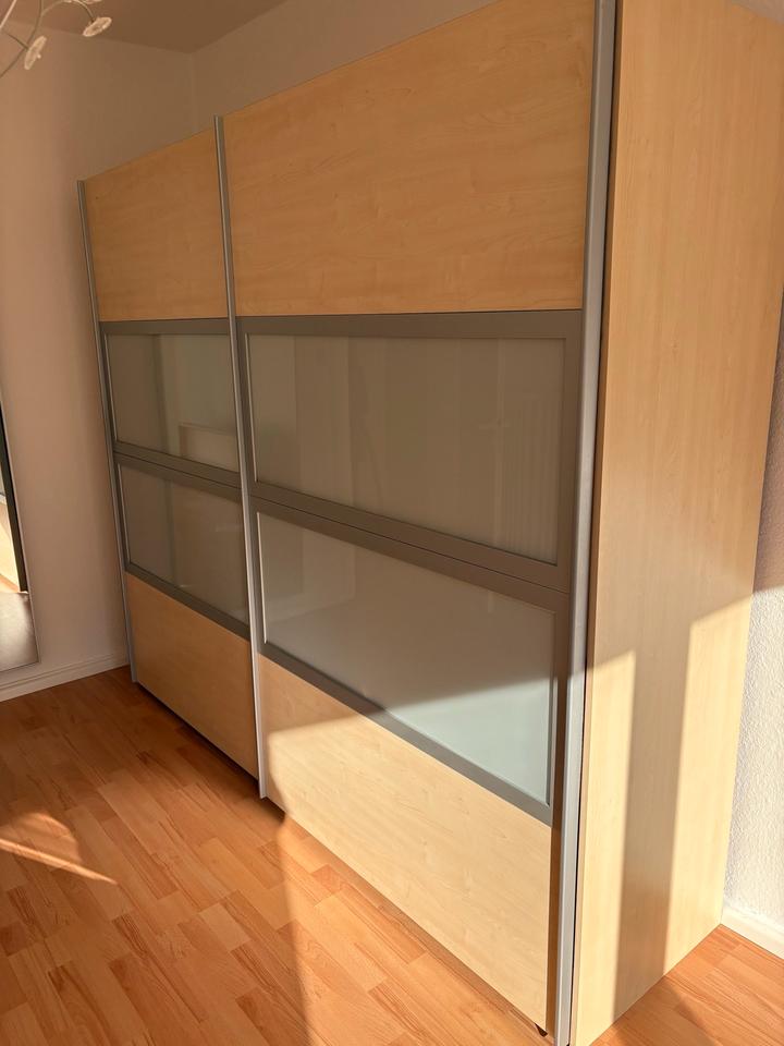 Kleiderschrank zu verschenken in Hannover Mitte Zu verschenken