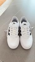 Adidas Schuhe Unisex Größe 40 ungetragen Baden-Württemberg - Sindelfingen Vorschau