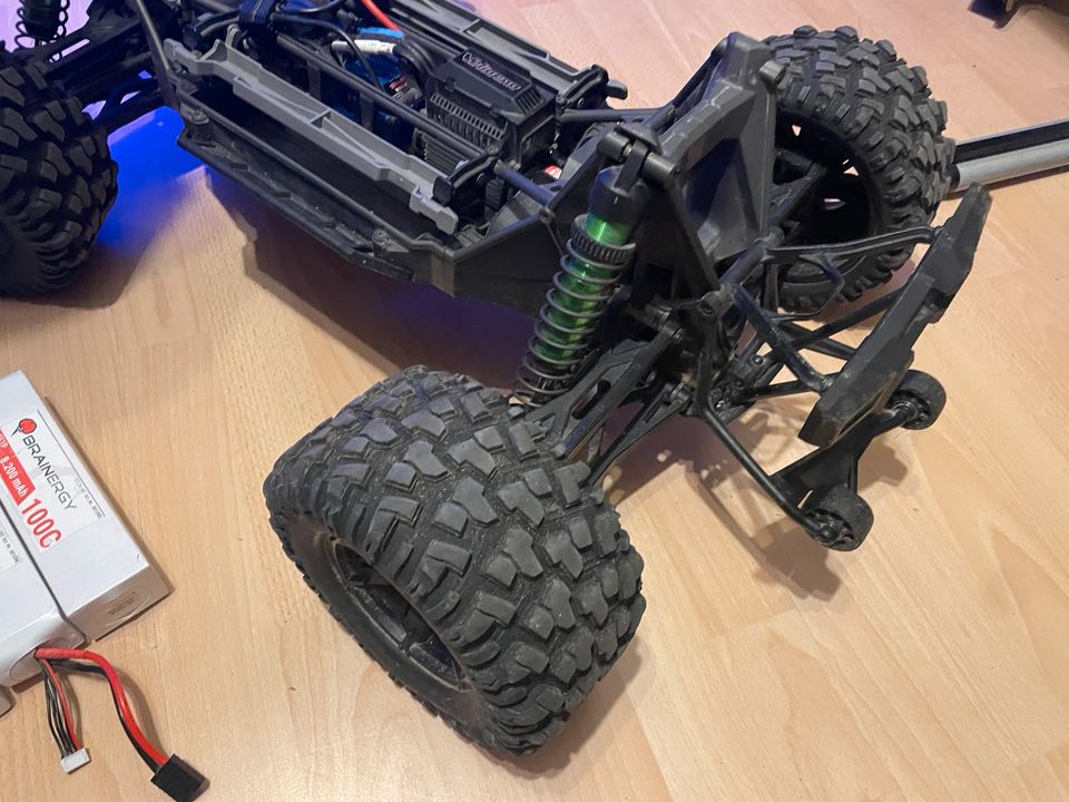 Traxxas Xmaxx 8s RC Auto mit Akkus 4 Stück Brainergy  8200mah in Würzburg