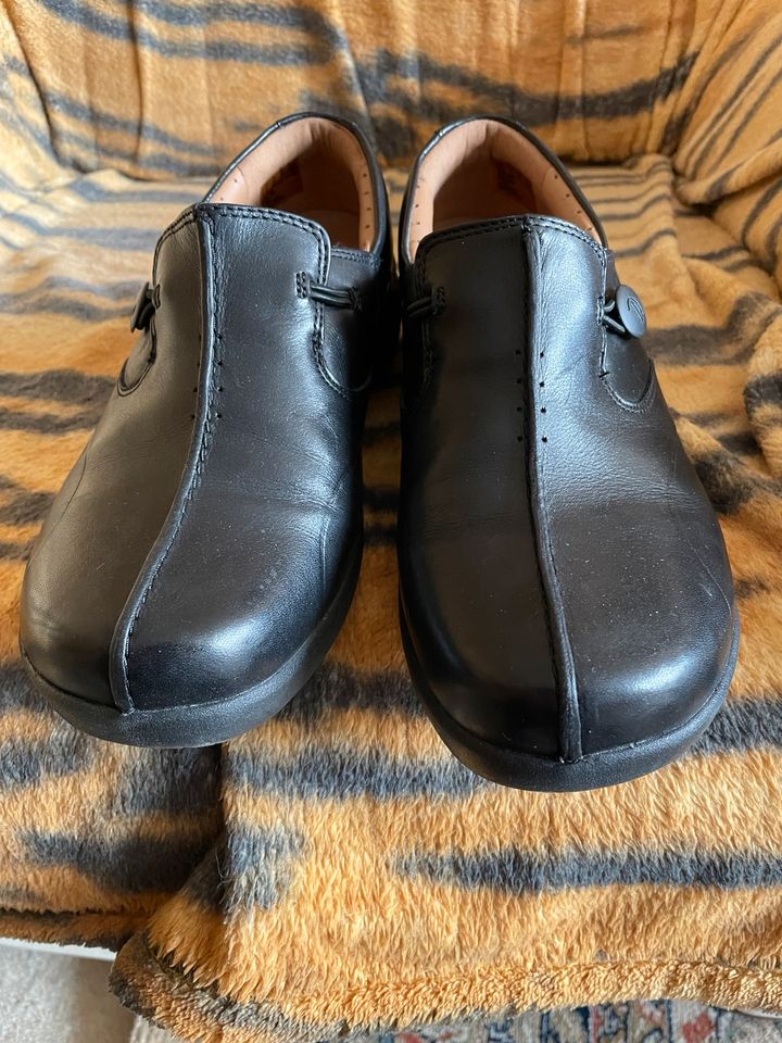 Clarks echt Leder 40 schwarz in Sagard