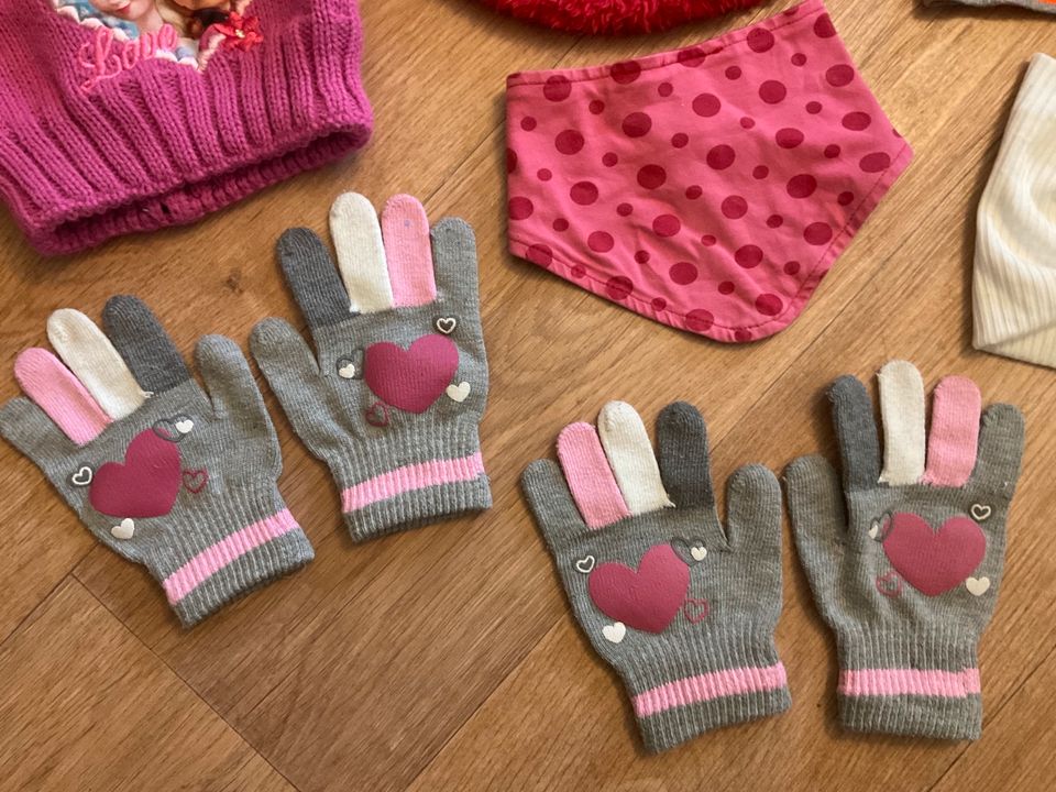 Mädchen Winterpaket Mütze Schal Kopftuch Handschuhe Baby Kleinkin in Rostock