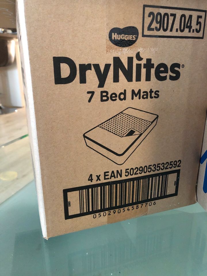 28 x Bed Mats DryNites in Südliches Anhalt