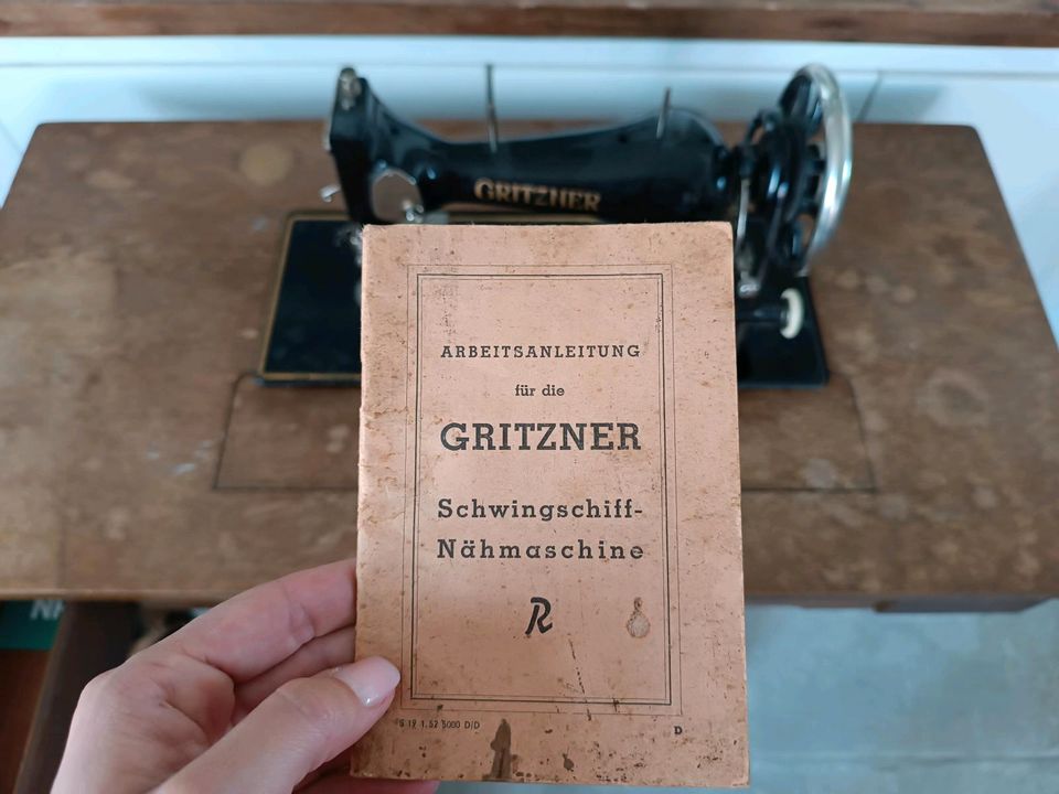 Alte GRITZNER Nähmaschine mit Nähmaschinengestell Nähkästchen usw in Wiesmoor
