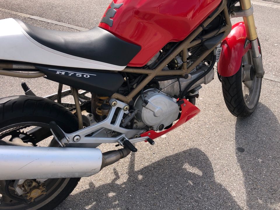 Motorrad Ducati Monster M 750 rot in Wolfratshausen