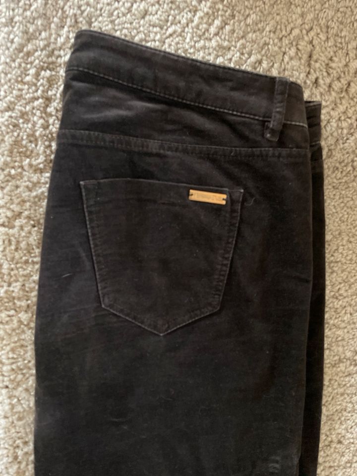 Massimo Dutti Samt Hose braun Größe 42 in Bremen