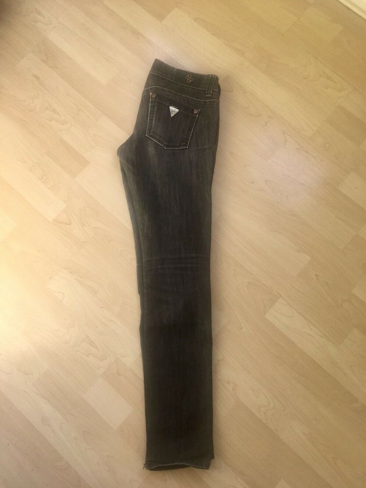 GUESS Premium Jeans Daredevil Skinny Leg W28 in Düsseldorf