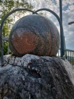 Wasserbrunnen mit drehender granitkugel Baden-Württemberg - Lauda-Königshofen Vorschau