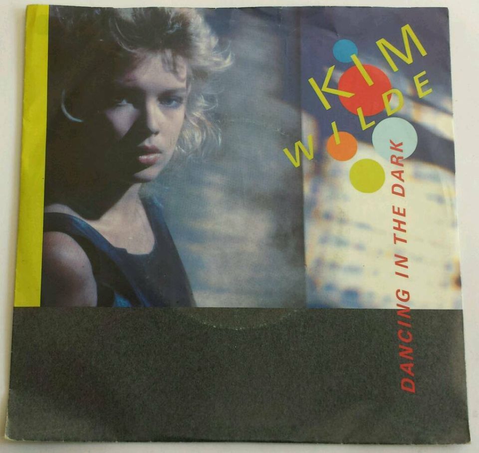 69. Single von "KIM WILDE" "DANCING IN THE DARK" in Langenfeld Eifel