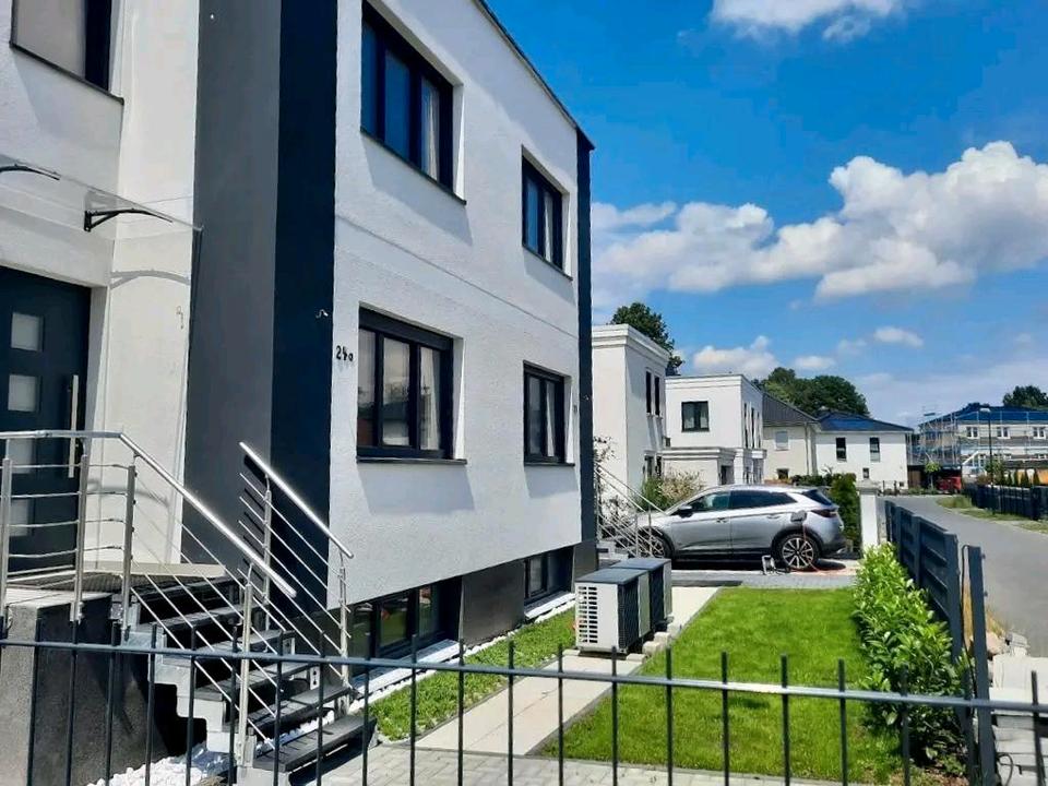 DHH im Grünen, stadtnah inkl.EBK und PV