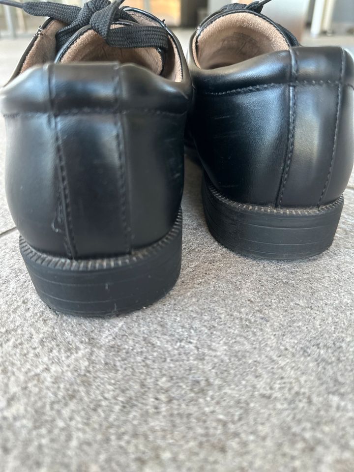 Schwarze Schuhe, Gr. 39 einmal getragen in Reinfeld