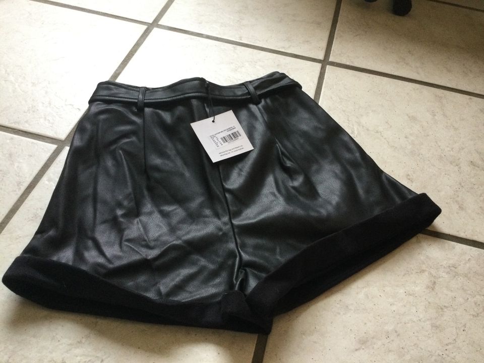 Missguided Shorts schwarz NEU Gr. 40 in Lage