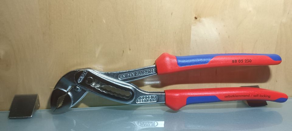 Knipex VDE Wasserpumpenzange 88 05 250 DIN ISO 8976 Neu in Elchingen