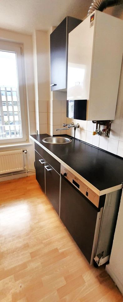 FRISCH RENOVIERTE 3 ZIMMER WOHNUNG MIT BALKON UND EINBAUKÜCHE, NAHE UNIVERSITÄT UND DER INNENSTADT! in Wuppertal