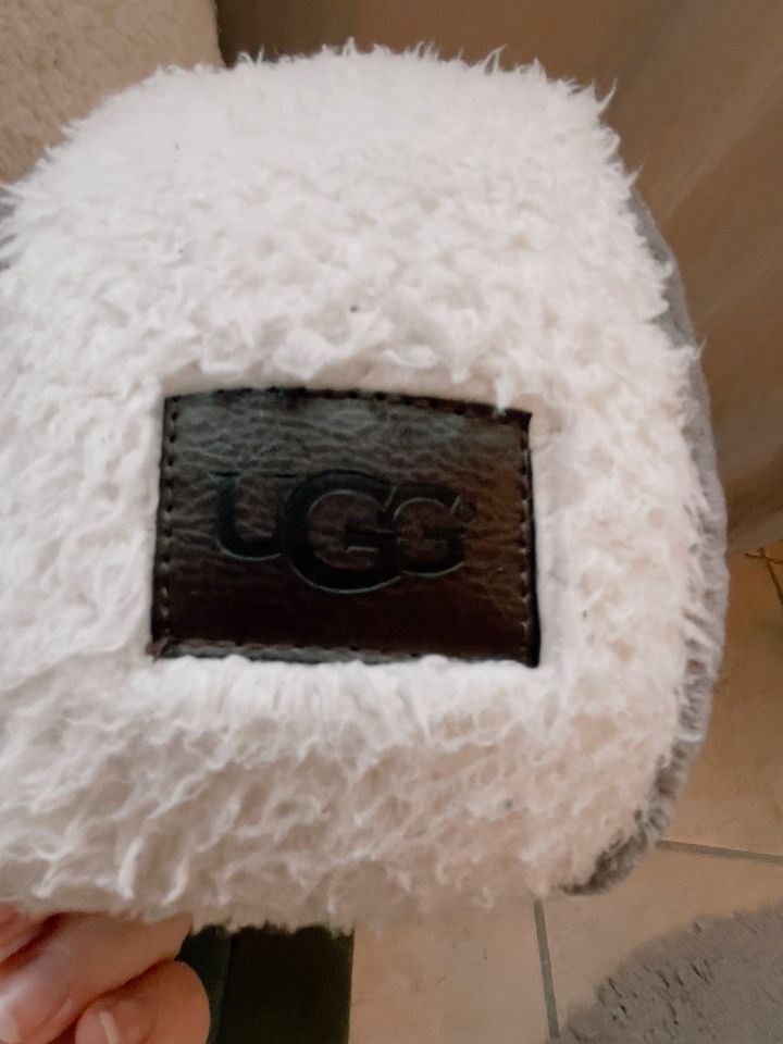 UGG Stütz Rücken Lese Kissen Premium Kinder Schlafen weiß grau in Mendig