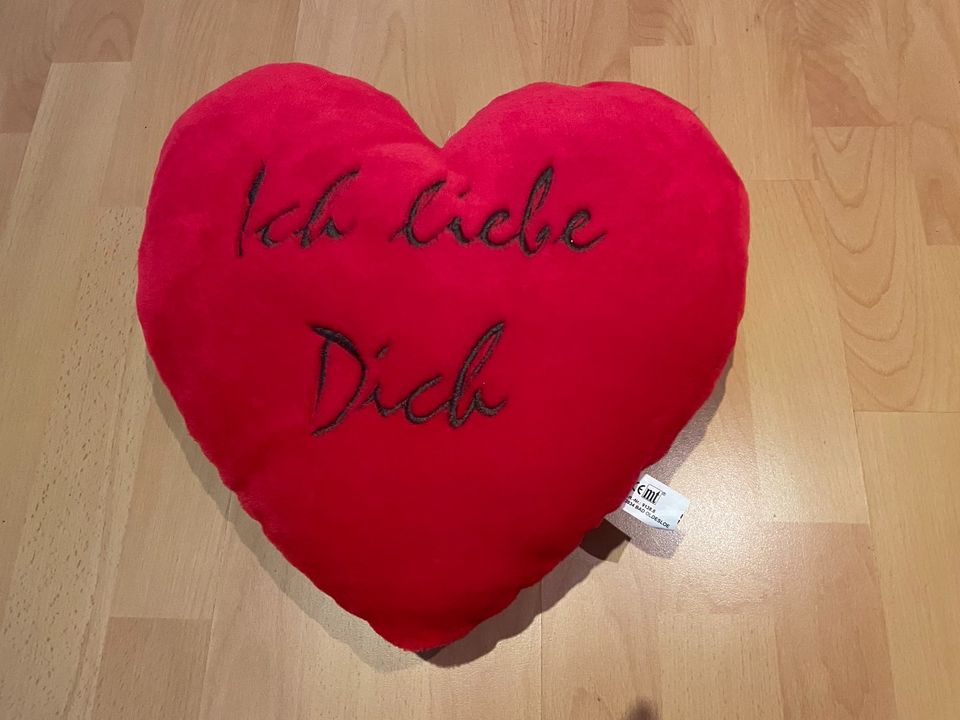 Kissen rot Geschenk Liebe Valentinstag in Schorndorf