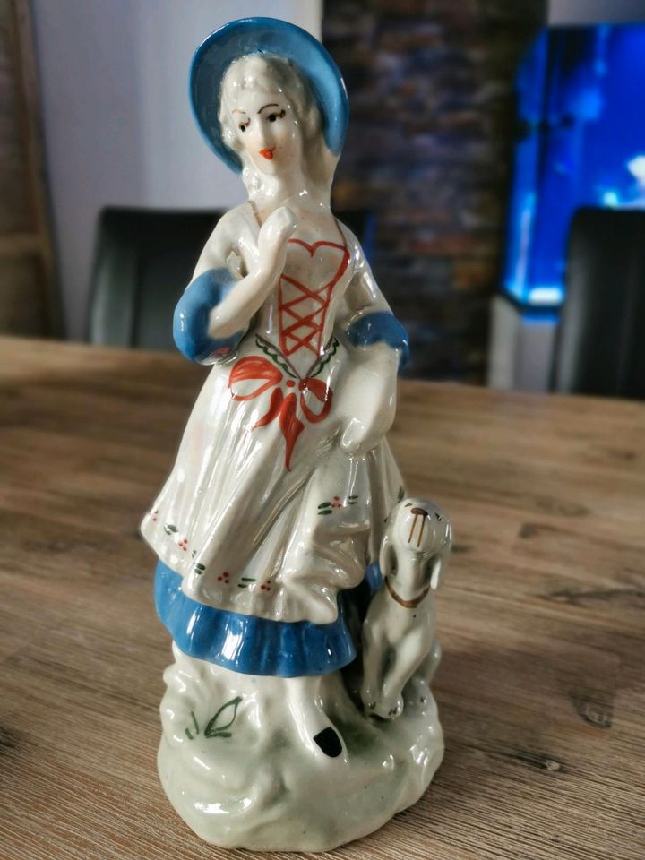 Porzellan Figur 23 cm , Frau mit Hund in Georgsmarienhütte